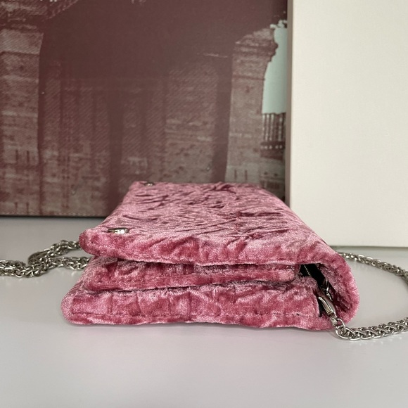 Street Level velvet crossbody bag - Picture 3 of 15